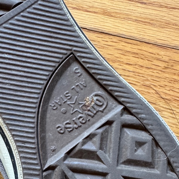 Grey converse shoes - Picture 3 of 5